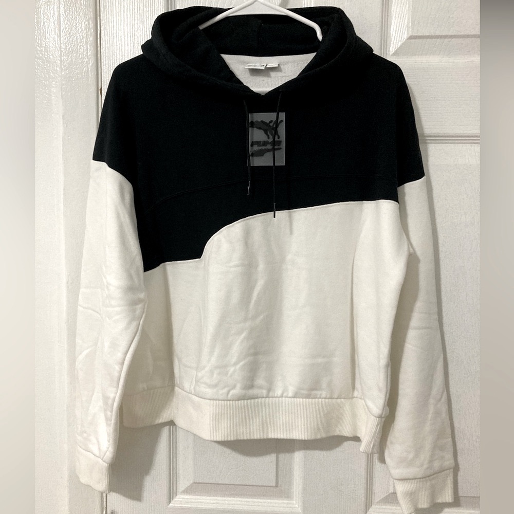 Puma 	
Evide Women's Hoodie-M